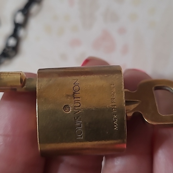 LV lock and one key - Picture 4 of 5